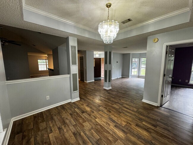 Building Photo - House