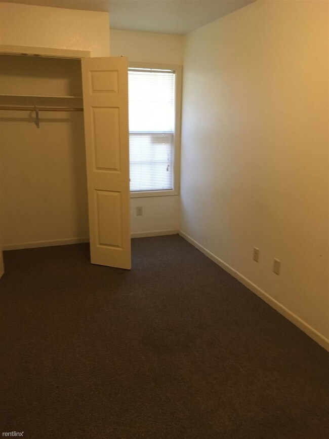 Building Photo - 3 br, 2 bath Duplex - 1215 Airline Dr