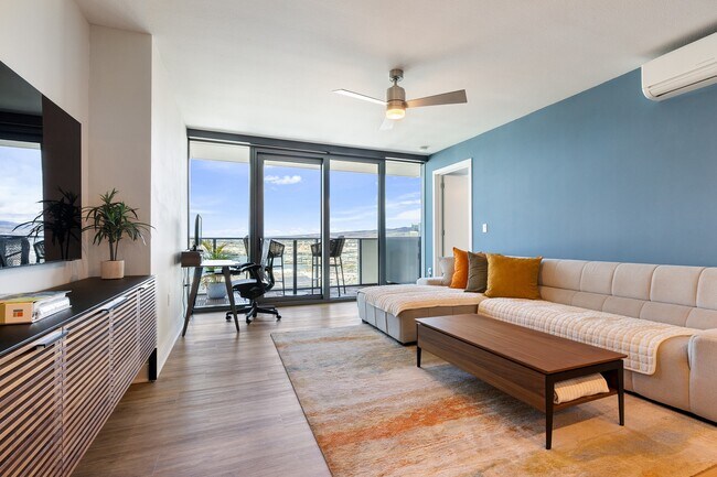 Foto del edificio - Fully Furnished 2 Bed / 2 Bath Condo with ...