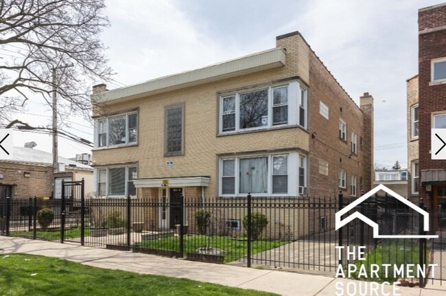 Photo - 4818 N St Louis Ave Apartment