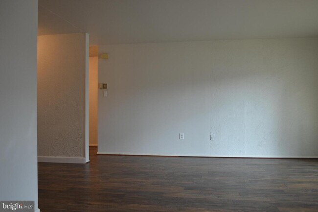 Foto del edificio - 2303 Greenery Ln