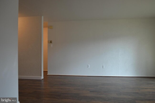 Building Photo - 2303 Greenery Ln