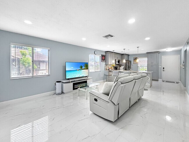 Foto del edificio - 2140 Corbin Pl