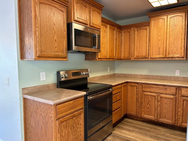 Foto del edificio - 2504 Forestview Drive - Price Drop!!