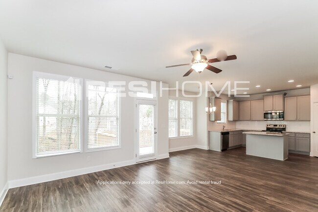 Foto del edificio - HOME FOR RENT!!