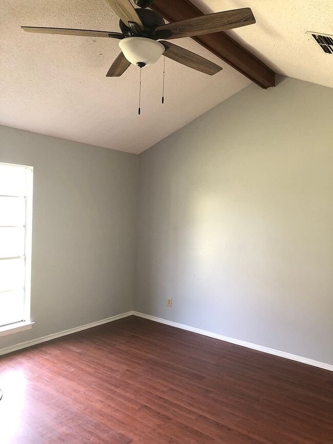 Building Photo - 1149 Oakbrook Dr