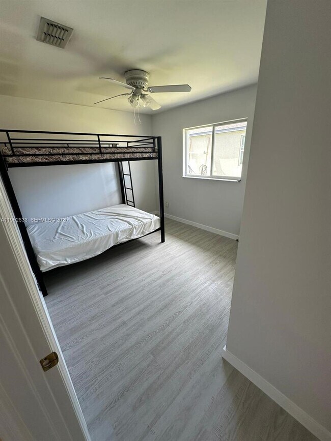 Foto del edificio - 1306 SW 11th St