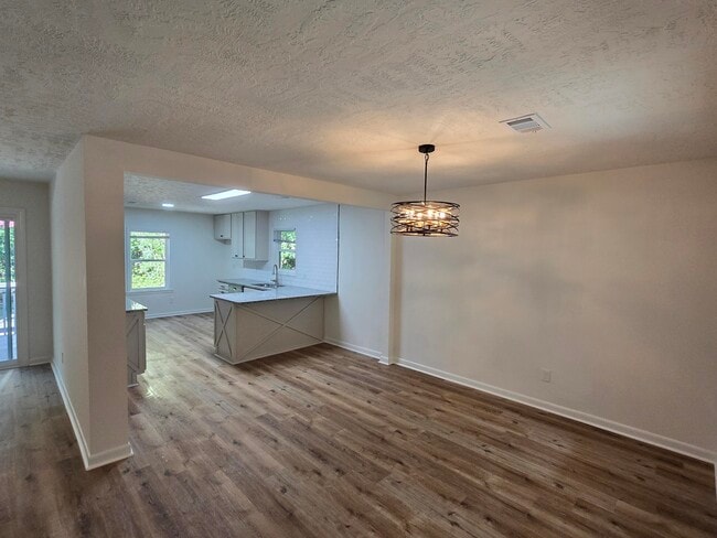 Building Photo - 469 Lawrence Dr
