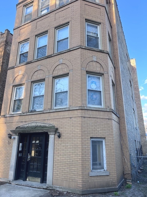 Foto del edificio - 7333 N Damen Ave