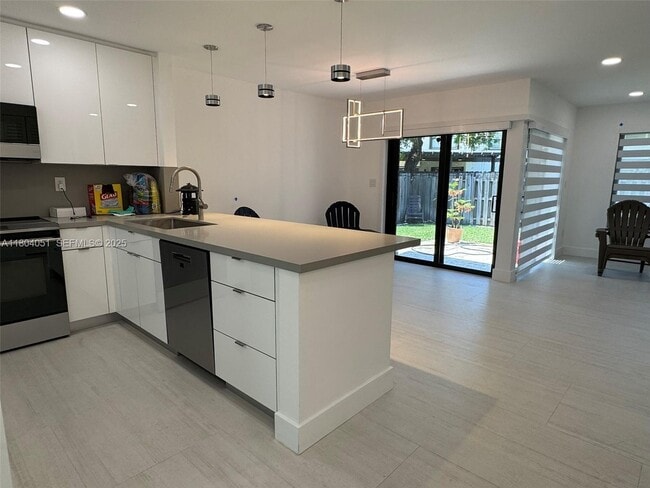 Building Photo - 12721 SW 68th Terrace