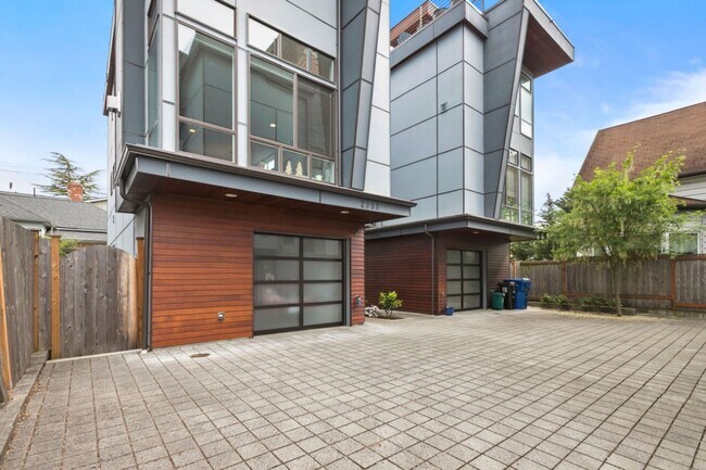 Building Photo - 3Bd/3Ba Seattle Townhome