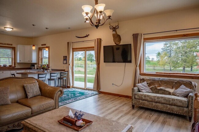 Building Photo - 3 Bedroom Single Family Country Home in Ma...