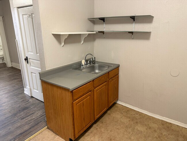 Foto del edificio - 1605 N Madison St