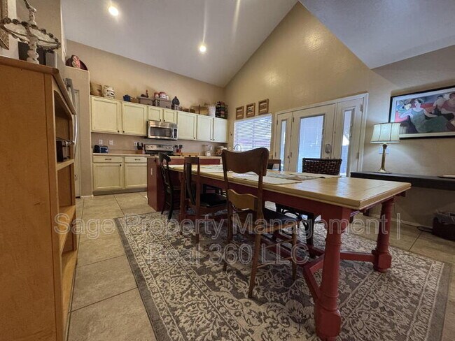 Foto del edificio - 4283 E Shannon St