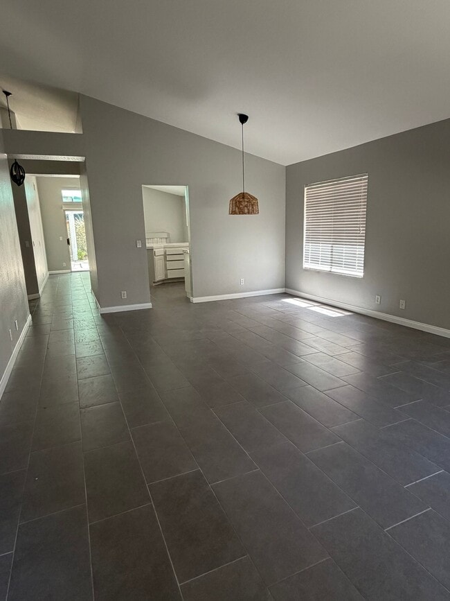 Building Photo - 24056 Golden Pheasant Ln