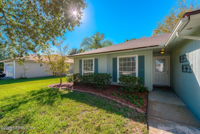 Foto del edificio - 4570 Blue Stream Ln N