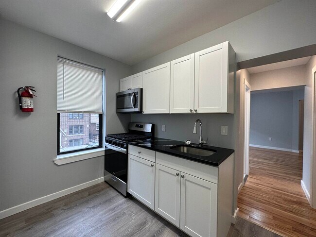 Foto del edificio - 117 Corbin Ave