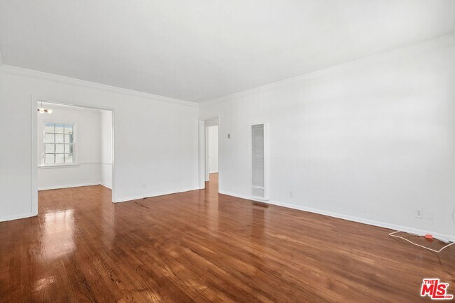 Foto del edificio - 1047 S Holt Ave