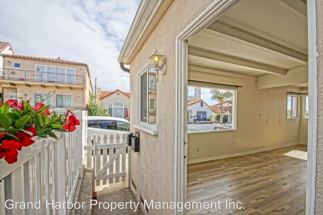 Building Photo - 301 29th St