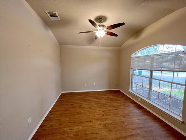 Building Photo - 718 Leann Ln