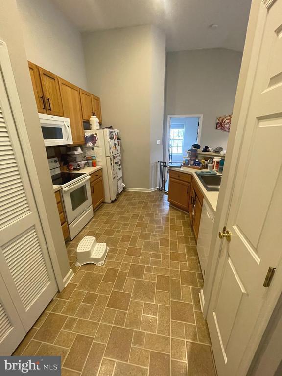 Primary Photo - 2022 Hunting Ridge Dr