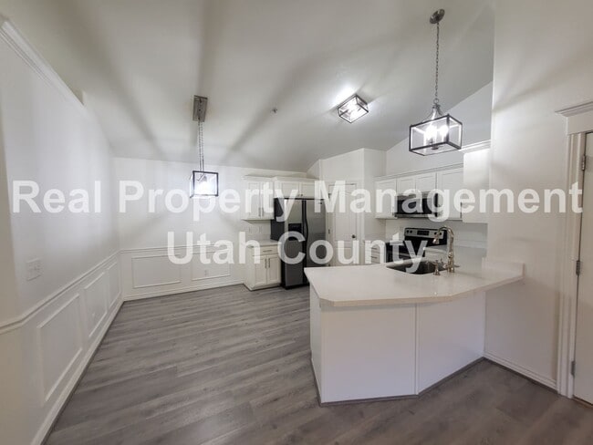 Building Photo - Beautiful Condo in Pleasant Grove
