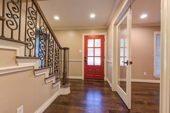 Foto del edificio - 607 Ellingham Dr