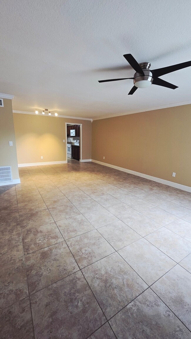 Building Photo - 555 Northlake Blvd