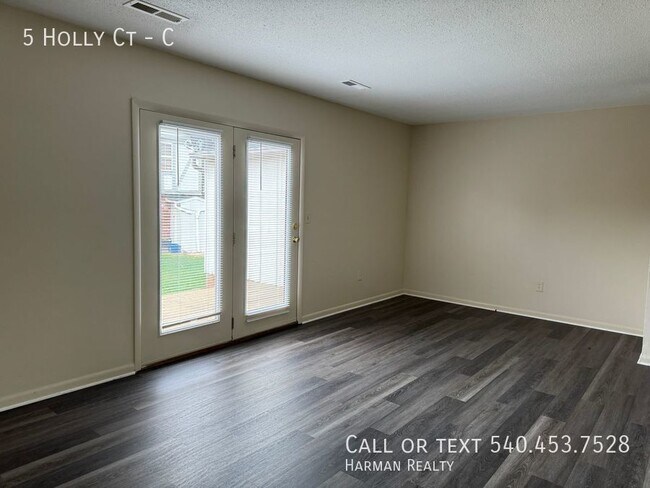 Building Photo - Recently remodeled 3 bedroom, 1.5 bath Tow...