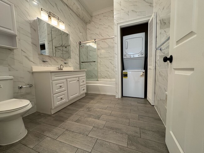 373 Danforth 101 - 369 Danforth Ave