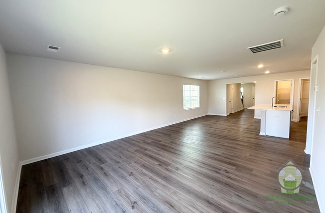 Photo - 209 Wintersweet Wy House