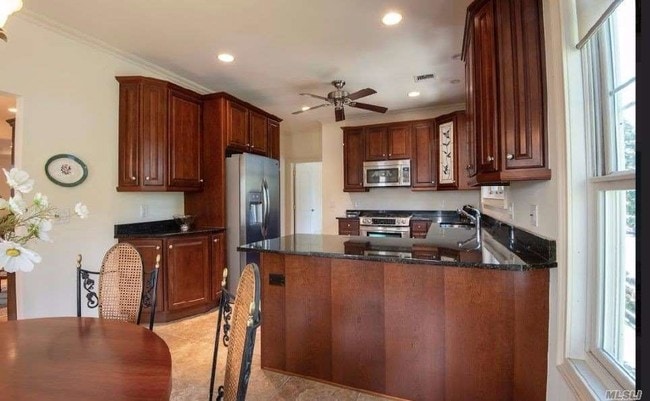 Building Photo - 1299 Roosevelt Way