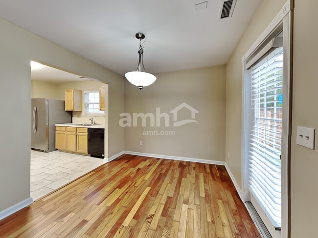 Foto del edificio - 5841 Bryanstone Pl