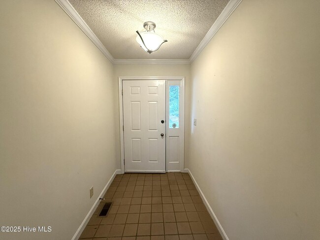 Building Photo - 261 Tall Trees Dr