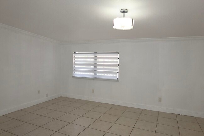 Building Photo - 5624 Purdy Ln