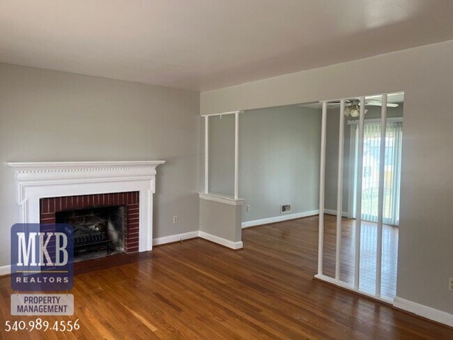 Foto del edificio - 3 Bedroom 1.5 Bath Single Family Home in S...
