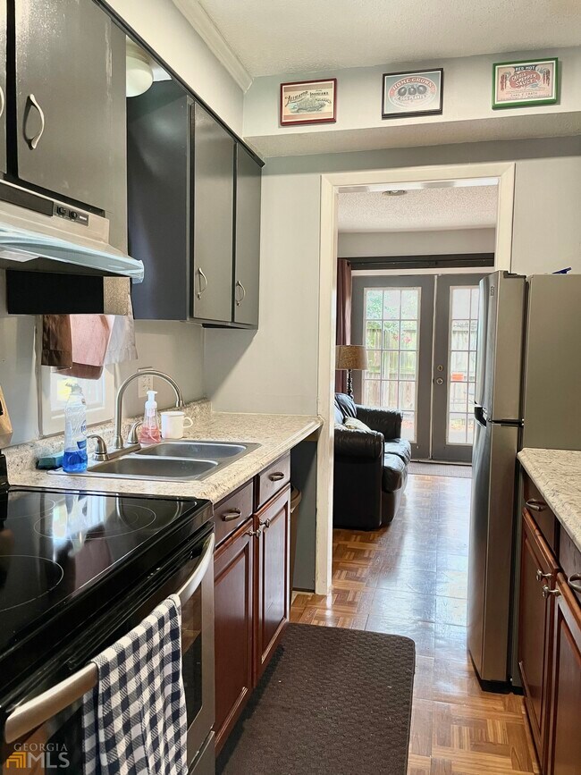 Building Photo - 117 Valley Rd