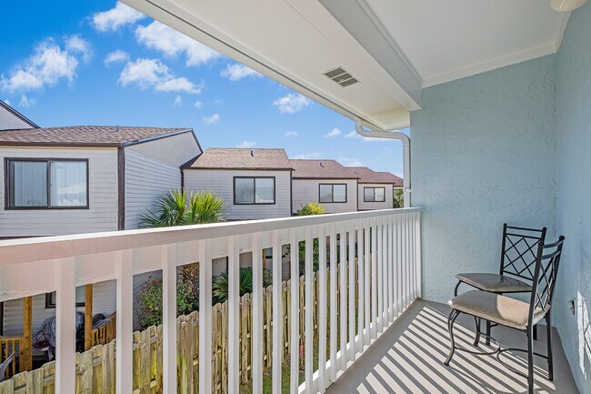 Foto del edificio - 17642 Front Beach Rd