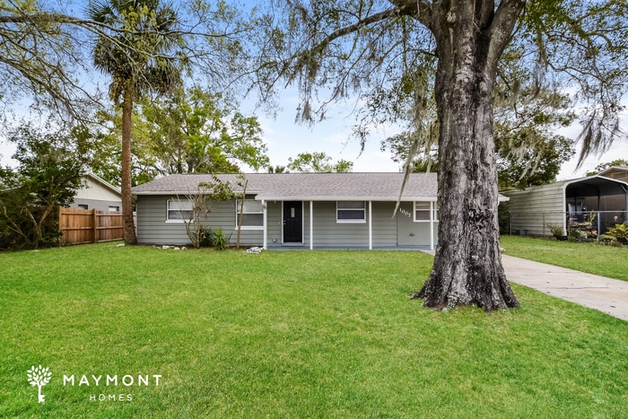 Foto principal - 4 Bedroom Home in Desirable Sanford, FL