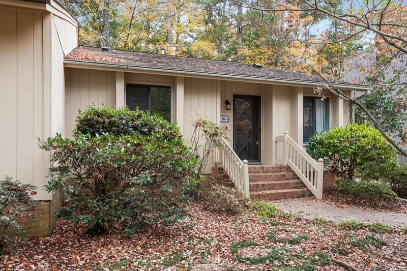 Primary Photo - 6004 Applewood Ln