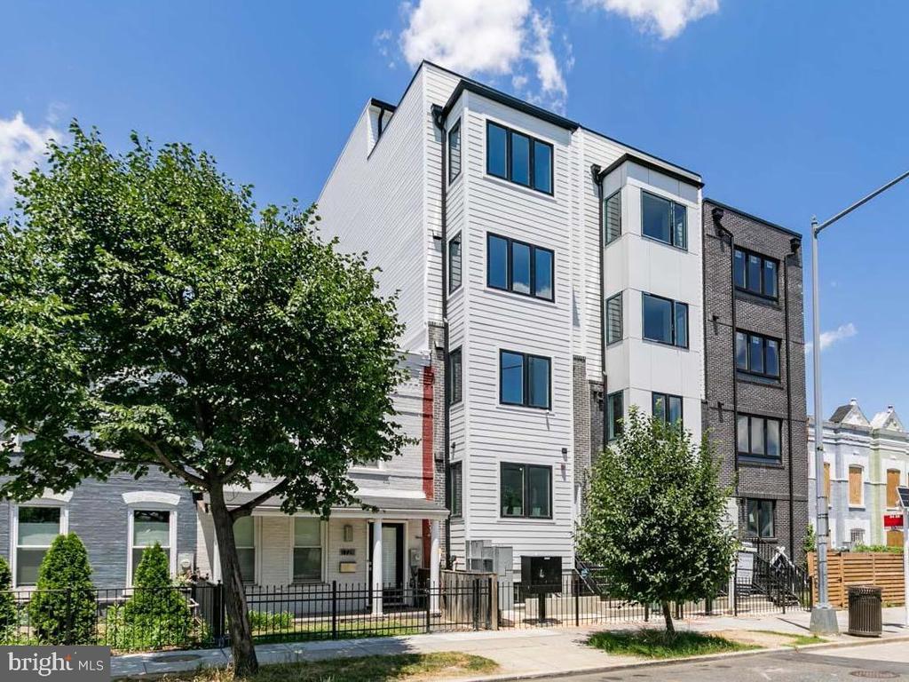 Foto principal - 1730 Montello Ave NE