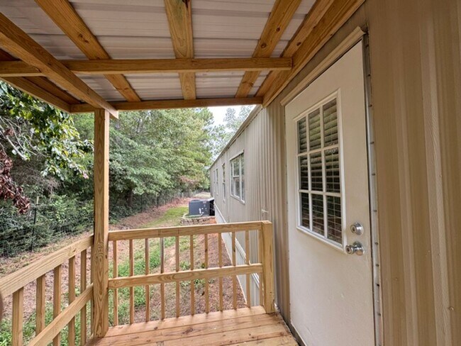 Foto del edificio - 1635 Pine Lake Dr
