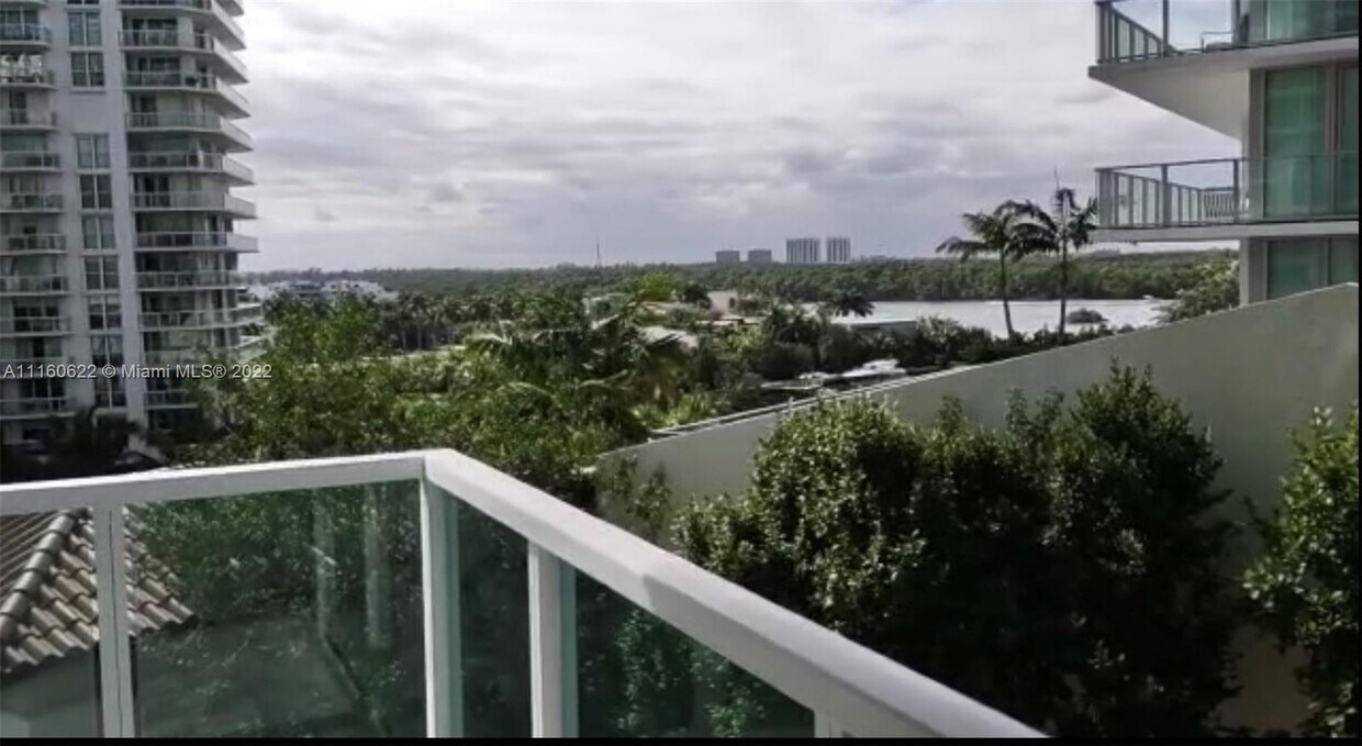 Primary Photo - 250 Sunny Isles Blvd