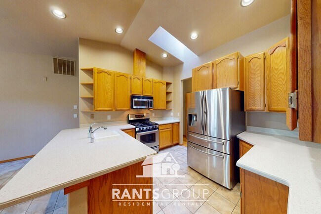 Foto del edificio - Lovingly cared for 3-bedroom, 1.75-bath ra...
