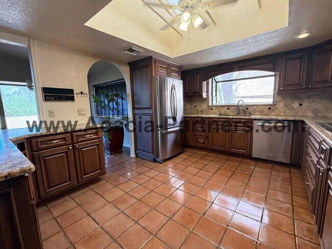 Foto del edificio - Three Bedroom/Two Bath Home