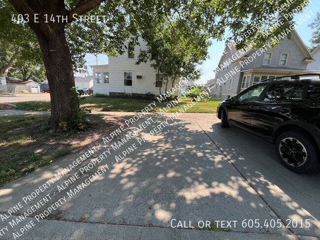 Building Photo - 403 E 14th St