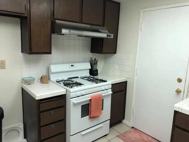 Foto del edificio - 927 W College St