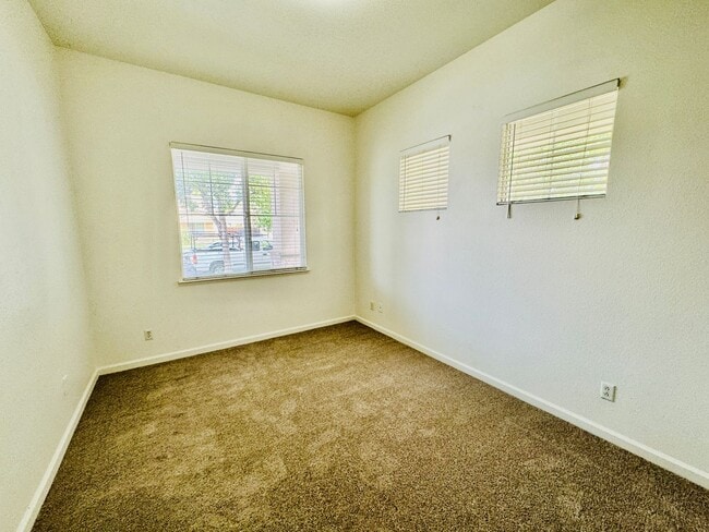 Building Photo - 1657 Sugarpine Ct
