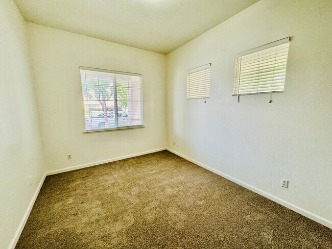 Foto del edificio - 1657 Sugarpine Ct