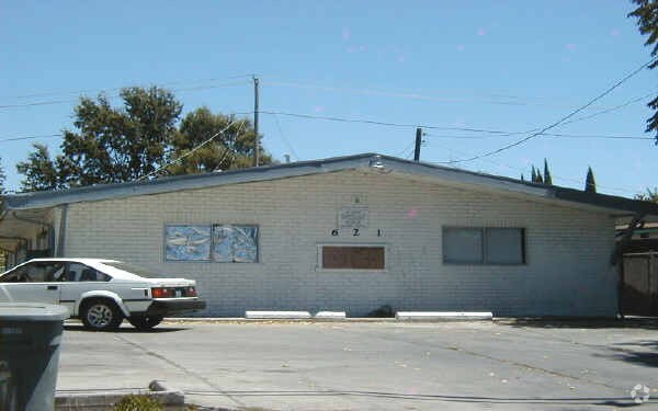 Building Photo - 617 Maple St